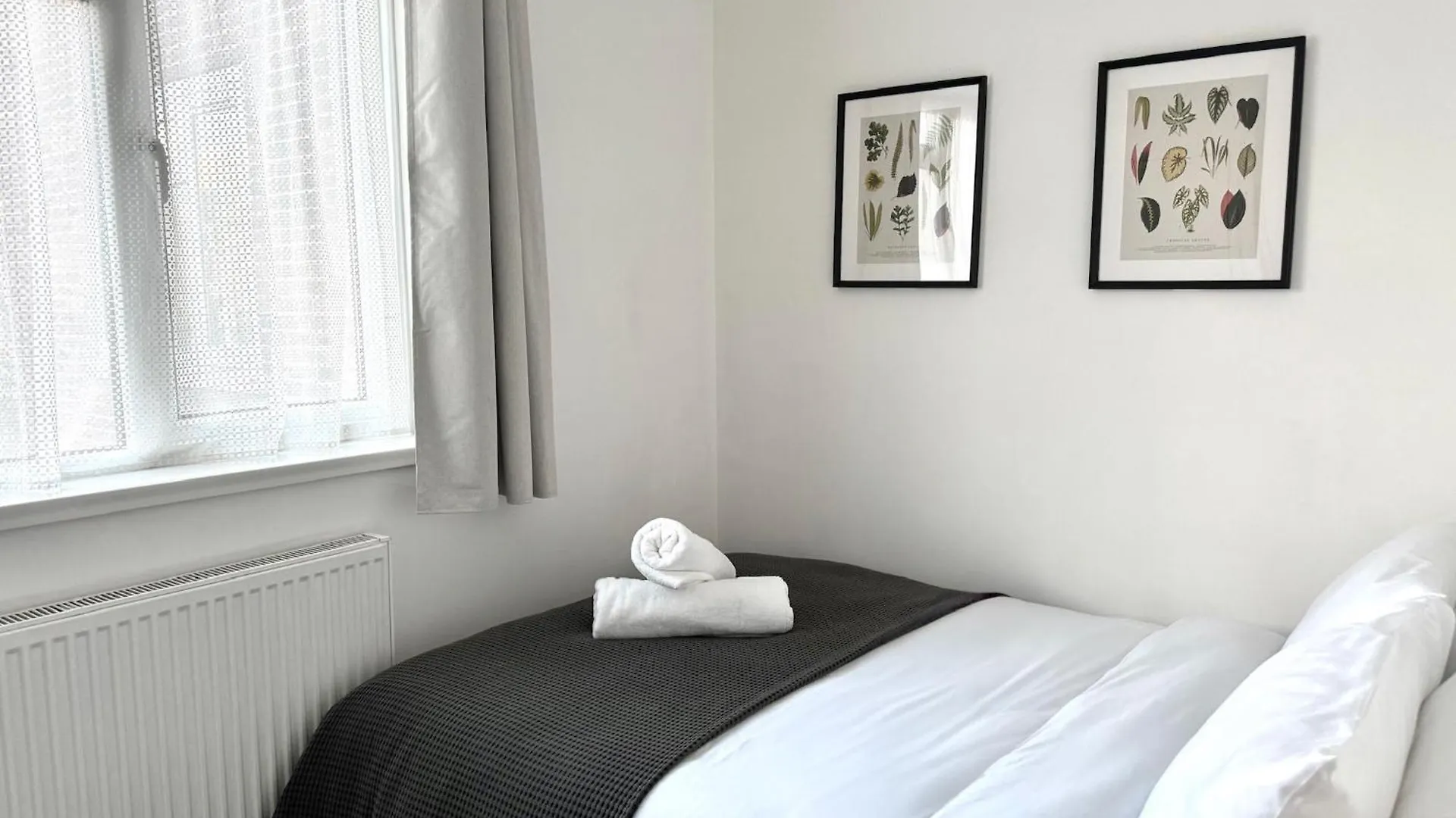 Your Cosy Get-Away 5 Minutes From Canning Town Station, Near Excel & O2 London Apartment