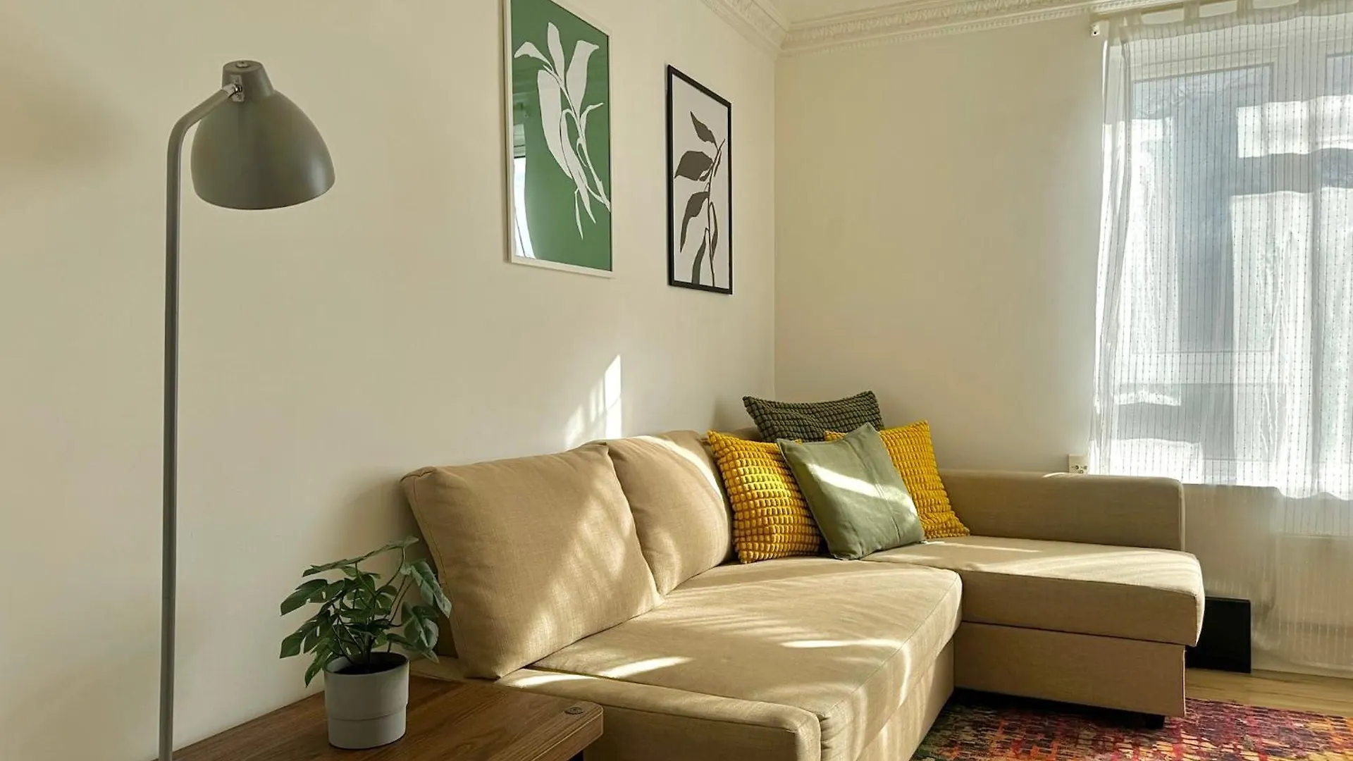 Your Cosy Get-Away 5 Minutes From Canning Town Station, Near Excel & O2 contacts