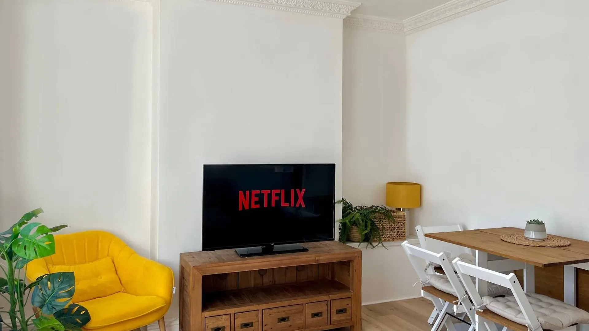 Apartment Your Cosy Get-Away 5 Minutes From Canning Town Station, Near Excel & O2 London